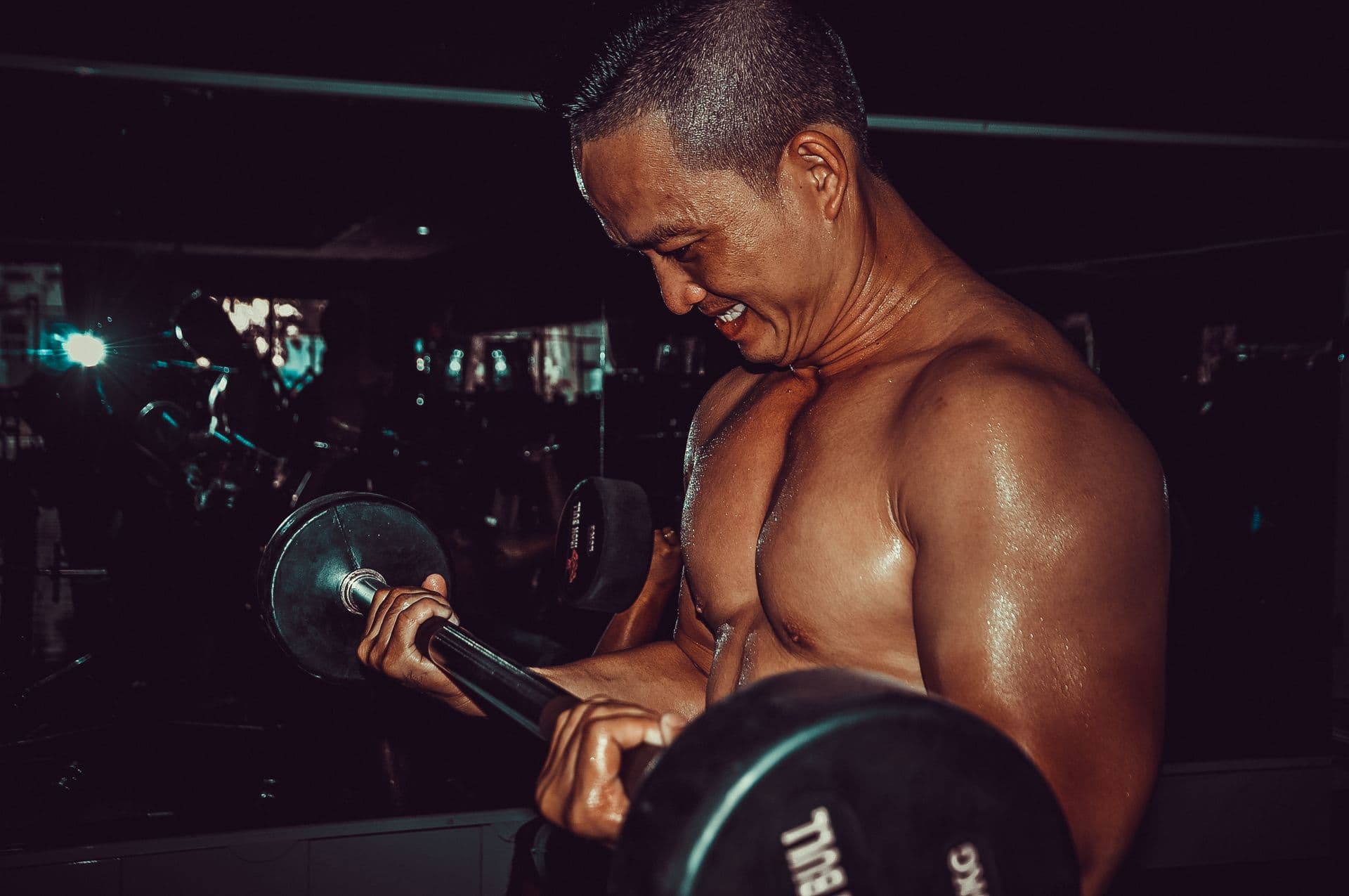 Illustrative strength training with a barbell